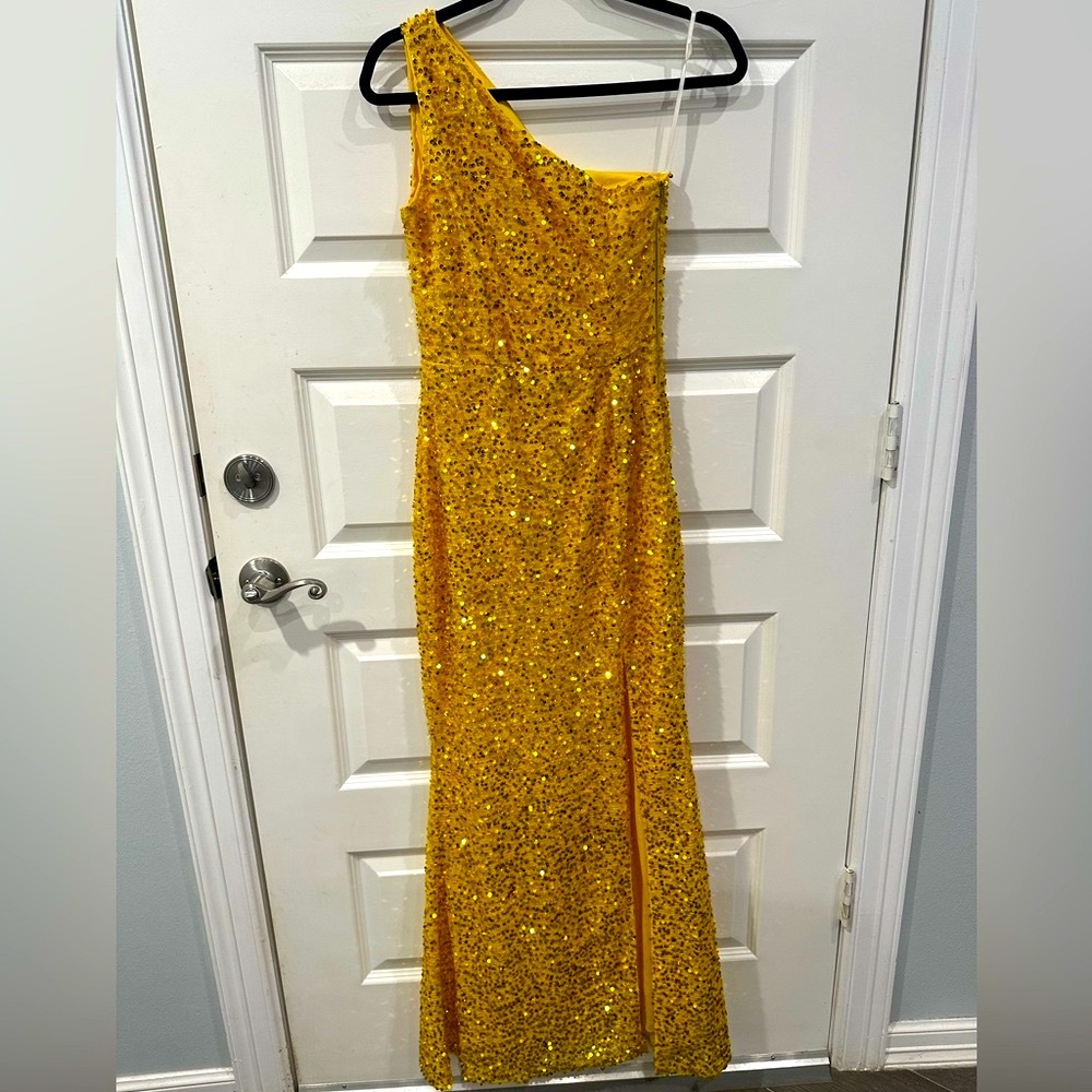 One-Shoulder Yellow Sequin Gown